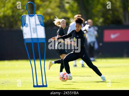 Der englische Demi Stokes während einer Mediensitzung im Lensbury Resort, Teddington. Bilddatum: Donnerstag, 6. Oktober 2022. Stockfoto