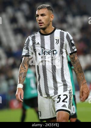 Turin, Italien. 05. Oktober 2022. Leandro Paredes (Juventus FC) während Juventus FC vs Maccabi Haifa, UEFA Champions League Fußballspiel in Turin, Italien, Oktober 05 2022 Quelle: Independent Photo Agency/Alamy Live News Stockfoto