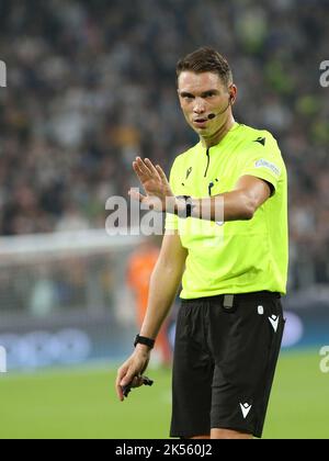 Turin, Italien. 05. Oktober 2022. Spielschiedsrichter Sandro Scharer beim Juventus FC gegen Maccabi Haifa, UEFA Champions League Fußballspiel in Turin, Italien, Oktober 05 2022 Quelle: Independent Photo Agency/Alamy Live News Stockfoto