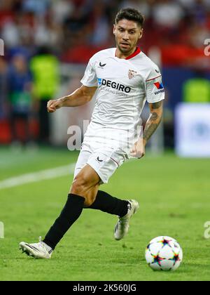 Sevilla, Spanien. Am 05. Oktober 2022 spielte Gonzalo Montiel vom FC Sevilla während des UEFA Champions League-Spiels zwischen dem FC Sevilla und Borussia Dortmund, Gruppe G, am 05. Oktober 2022 im Sanchez Pizjuan-Stadion in Sevilla, Spanien. (Foto von Antonio Pozo / PRESSIN) Stockfoto