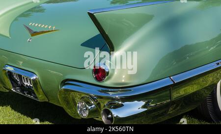 PLYMOUTH, MI/USA - 30. JULI 2017: Nahaufnahme einer Cadillac Eldorado Biarritz von Fisher aus dem Jahr 1957 auf dem Concours d'Elegance of America. Stockfoto