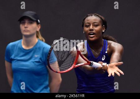 Ostrava, Tschechische Republik. 06. Oktober 2022. Alycia Parks of USA in Aktion während des WTA AGEL Open 2022 Frauen-Tennisturnier-Spiels gegen Maria Sakkari aus Griechenland am 6. Oktober 2022 in Ostrava, Tschechien. Kredit: Jaroslav Ozana/CTK Foto/Alamy Live Nachrichten Stockfoto