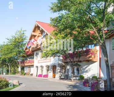 FRANKENMUTH, MI/USA - 9. SEPTEMBER 2017: Bavarian Inn, Frankenmuth Auto Fest, Heritage Park. Stockfoto