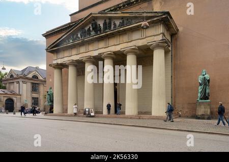 Kopenhagen, Dänemark. Oktober 2022. Die Außenfassade der Kathedrale unserer Lieben Frau im Stadtzentrum Stockfoto