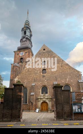 Kopenhagen, Dänemark. Oktober 2022. Außenansicht der Sankt Petri Kirche im Stadtzentrum Stockfoto