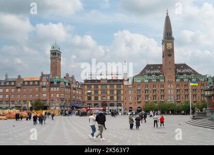 Kopenhagen, Dänemark. Oktober 2022. Panoramablick auf den Radhuspladsen Platz im Stadtzentrum Stockfoto