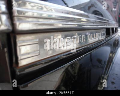 Chrome-Abzeichen auf einem Chevrolet Master Deluxe, zwischen 1933 und 1942 Stockfoto