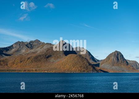 Malerische Aussicht auf den Berg Segla auf der Insel Senja - Stock Foto Stockfoto