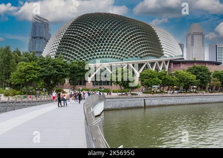 Jubiläum Brücke, die zu Esplanade Concert Hall. Singapur Stockfoto