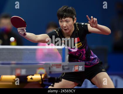 CHENGDU, CHINA - 6. OKTOBER 2022 - Wang Manyu aus China tritt beim Frauenspiel zwischen China und Portugal 2 gegen das portugiesische Frauenteam an Stockfoto