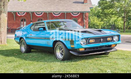 DEARBORN, MI/USA - 17. JUNI 2017: Ein Ford Mustang Mach 1 1971 mit RAM Air (NACA-Kanäle) auf der Henry Ford (THF) Motor Muster Car Show, Greenfield Stockfoto