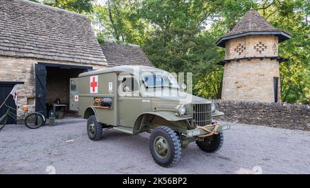 DEARBORN, MI/USA - 17. JUNI 2017: Ein Militärfahrzeug der 1941. Armee, Dodge WC-27, auf der Henry Ford (THF) Motor Muster Car Show, Greenfield Village, Stockfoto