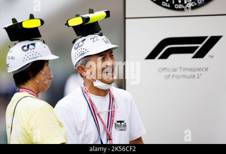 Suzuka International Racing Circuit 6/10/2022. Japanische F1 Fans im Fahrerlager. Credit corleve/Alamy Live News. Stockfoto