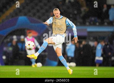 Manchester Stadium, Manchester, Großbritannien. 5. Oktober 2022. Erling Haaland (Manchester City) schaut während Manchester City und dem FC Kopenhagen im City of Manchester Stadium, Manchester, England, auf. Ulrik Pedersen/CSM/Alamy Live News Stockfoto