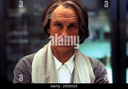 JOHN MALKOVICH in JOHNNY ENGLISH (2003), Regie: PETER HOWITT. KREDIT: ROGUE MÄNNLICHE FILME LTD. / Album Stockfoto