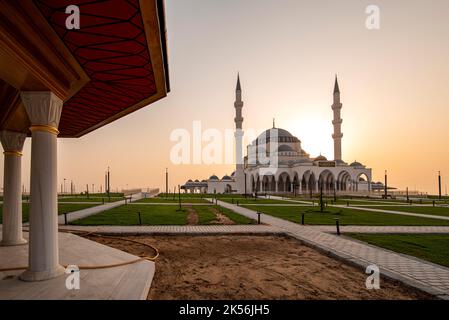 Wunderschöne Aussicht auf die große Moschee von Sharjah Stockfoto