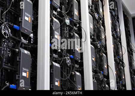 Moskau, Russland - 30. Januar 2019: CSTB TELECOM MEDIA 2019 Exhibition. Rückseite des LED-Bildschirms Stockfoto