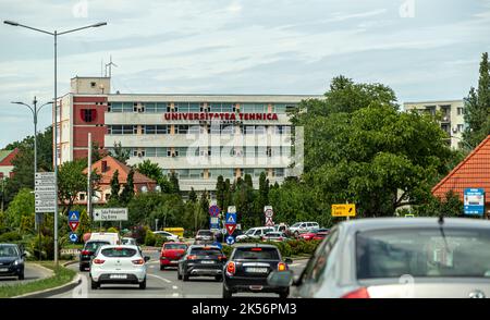 CLUJ-NAPOCA, SIEBENBÜRGEN, RUMÄNIEN - 17. JUNI 2021: Bild der Technischen Universität in Cluj-Napoca. Stockfoto