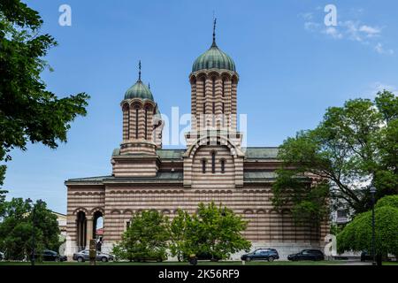 Craiova, Dolj, Rumänien – 14. Mai 2022: Orthodoxe Kathedrale des heiligen Demetrius am zentralen Platz von Craiova, Rumänien. Stockfoto