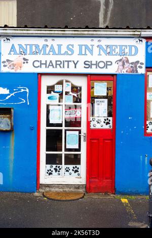 Front of Animals in Need Charity Shop in Donegal Town, County Donegal, Irland Stockfoto