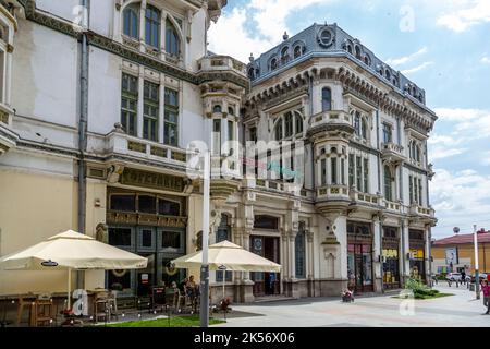 Craiova, Kreis Dolj, Rumänien – 14. Mai 2022: Restaurant „Minerva“ im alten Zentrum von Craiova, Rumänien Stockfoto