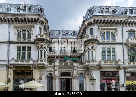 Craiova, Kreis Dolj, Rumänien – 14. Mai 2022: Restaurant „Minerva“ im alten Zentrum von Craiova, Rumänien Stockfoto