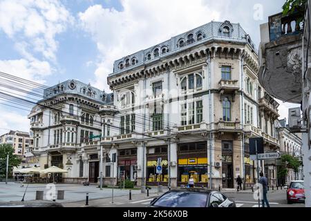 Craiova, Kreis Dolj, Rumänien – 14. Mai 2022: Restaurant „Minerva“ im alten Zentrum von Craiova, Rumänien Stockfoto