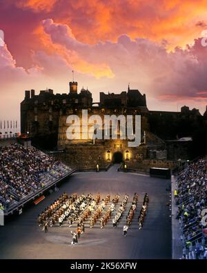 MARCHING BANDS MILITARY TATTOO EDINBURGH CASTLE ESPLANADE SCHOTTLAND, VEREINIGTES KÖNIGREICH Stockfoto