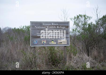 TENSAS RIVER NATIONAL WILDLIFE REFUGIUM, LOUISIANA/USA – 23 2018. MÄRZ: Schild mit Hinweis auf den Volkswagen Forest Abschnitt des Tensas River National Wildlife Stockfoto