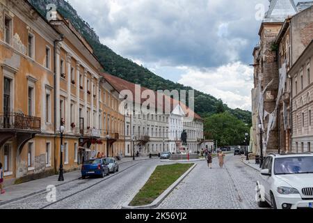 Baile Herculane ( Herculane Bath ), Rumänien - 13. Juni 2022: Blick auf den Hercules-Platz in Baile Herculane, Caras-Severin, Rumänien. Stockfoto