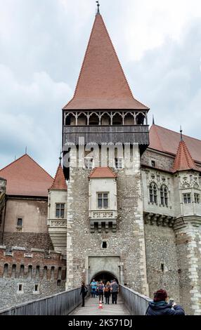 Eintritt zum Schloss Hunedoara, auch bekannt als Schloss Corvin oder Schloss Hunyadi in Hunedoara, Rumänien Stockfoto