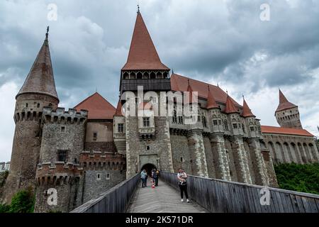 Eintritt zum Schloss Hunedoara, auch bekannt als Schloss Corvin oder Schloss Hunyadi in Hunedoara, Rumänien Stockfoto