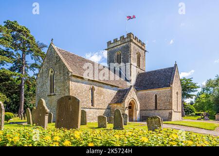 Die Kirche St. Mary the Virgin im Cotswold-Dorf Meysey Hampton, Gloucestershire, England Stockfoto