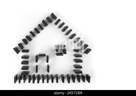 Schwarze Domino-Fliesen in Form eines Hauses isoliert auf weißem Hintergrund angeordnet. Stockfoto