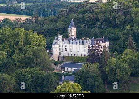 Frankreich, Loir-et-Cher, Loire-Tal Chissay-en Touraine, das Schloss, in das sich der Ratsvorsitzende 1940 zurückgezogen hatte, wurde von der UNESCO zum Weltkulturerbe erklärt und ist heute ein Hotel, das von einem Heißluftballon des Betreibers Touraine aus gesehen wurde, Flugland (Luftaufnahme) Stockfoto