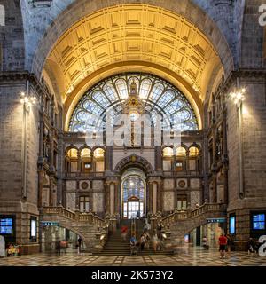 Belgien, Flandern, Antwerpen (Antwerpen), Bahnhof Antwerpen-Centraal, Halle der verlorenen Stufen und die Treppe zu den Kais Stockfoto