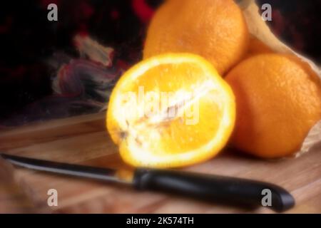 Alterstrotzend, digitales Zeitalter, Premium-Qualität, auffällig, herausragend, Hochauflösendes Lochbild der Stillzeit von saftig-orangen Lebensmitteln. Lenless-Fotografie Stockfoto