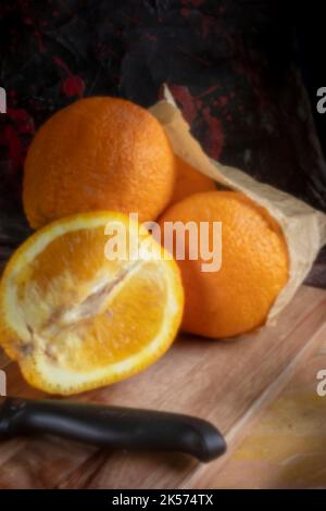 Alterstrotzend, digitales Zeitalter, Premium-Qualität, auffällig, herausragend, Hochauflösendes Lochbild der Stillzeit von saftig-orangen Lebensmitteln. Lenless-Fotografie Stockfoto
