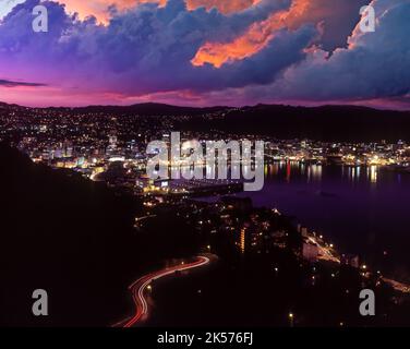 LAMBTON HARBOUR WELLINGTON SKYLINE NORDINSEL NEUSEELAND Stockfoto