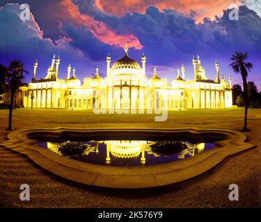 ROYAL PAVILION REFLECTING ORNAMENTAL POOL BRIGHTON EAST SUSSEX ENGLAND GROSSBRITANNIEN Stockfoto