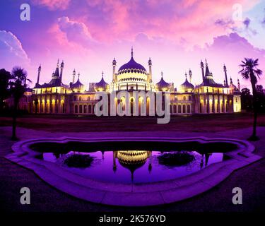 ROYAL PAVILION REFLECTING ORNAMENTAL POOL BRIGHTON EAST SUSSEX ENGLAND GROSSBRITANNIEN Stockfoto