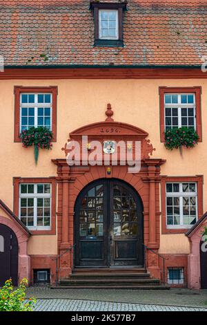 Das Kaufhaus und Getreidespeicher am Gengenbachmarkt in der historischen Altstadt stammt aus dem Jahr 1689, Kinzigtal, Ortenau. Baden Wuertt Stockfoto