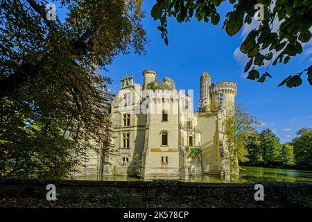 Frankreich, Vienne, Les Trois-Moutiers, Schloss von La Mothe-Chandeniers, datiert 12. Jahrhundert, brannte 1932 und wurde nie repariert. Es wurde später restauriert und im Jahr 2021 für die Öffentlichkeit zugänglich Stockfoto