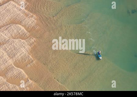 France, Vendee, Talmont St Hilaire, Paddel in der Nähe des Strandes von le Veillon (Luftaufnahme) Stockfoto