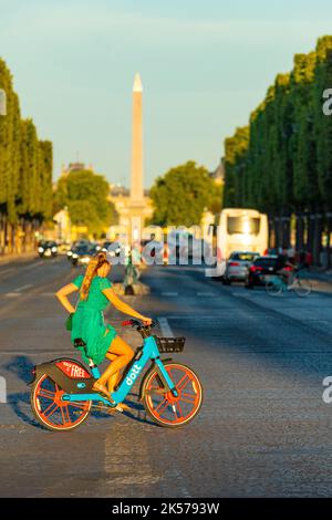 Frankreich, Paris, Champs-Elysées, Bike und Obelix de la Concorde Stockfoto