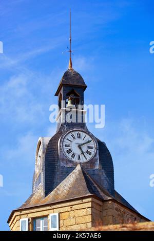 Frankreich, Finistère (29), Concarneau, l'horloge du beffroi de la Ville Close, cité fortifiée des XVe et XVIe siècles remaniée par Vauban au XVIie siècle Stockfoto