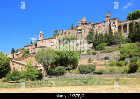 Frankreich, Drome, Drome Provencal, Les Baronnies, Montbrun les Bains, Altes, hochgehocktes Dorf Stockfoto