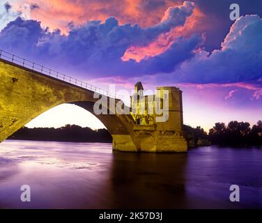 ALTE STEINERNE PONT SAINT-BENEZET-BRÜCKE-RHÔNE AVIGNON VAUCLUSE FRANKREICH Stockfoto