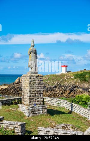 Frankreich, Finistere, Plouhinec, Bucht von Pors Poulhan, markiert die Wasserscheide zwischen Cap Sizun und Pays Bigouden, Statue von La Bigoudène vom Bildhauer René Quillivic Stockfoto