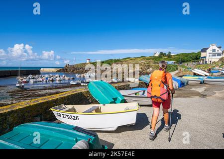 Frankreich, Finistere, Plouhinec, Bucht von Pors Poulhan, markiert die Wasserscheide zwischen Cap Sizun und Pays Bigouden, Wandern auf dem Küstenwanderweg oder GR 34 Fernwanderweg Stockfoto